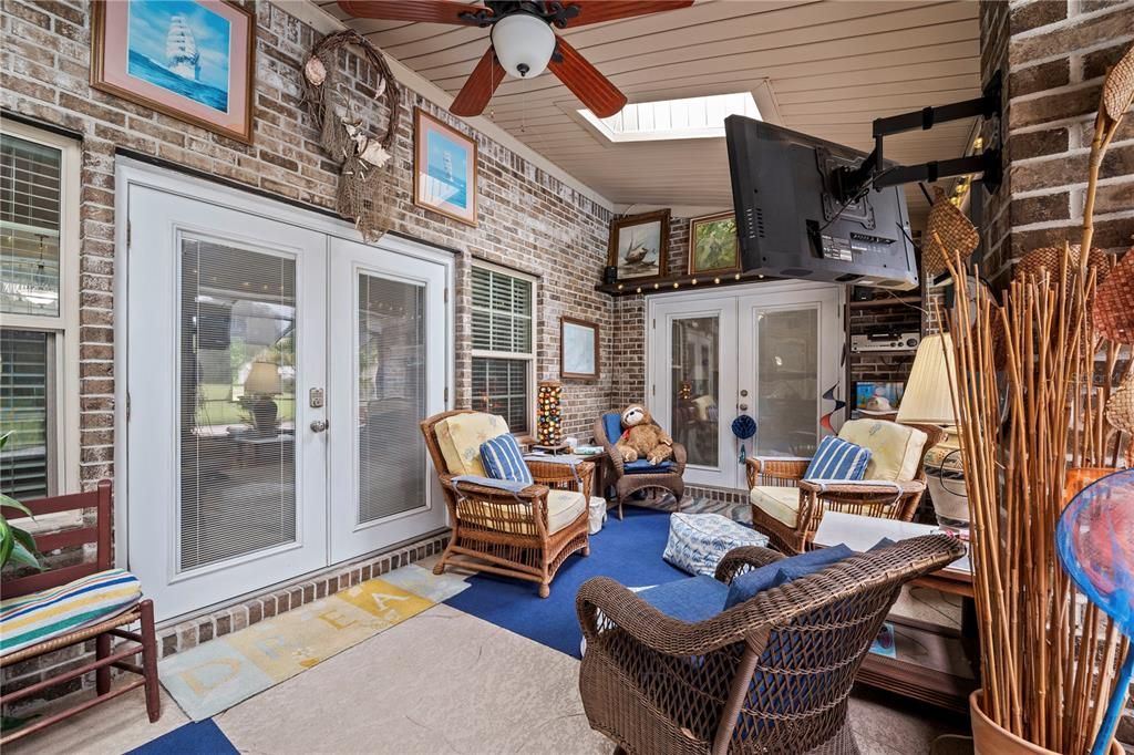 For Sale: $699,900 (3 beds, 2 baths, 2865 Square Feet)