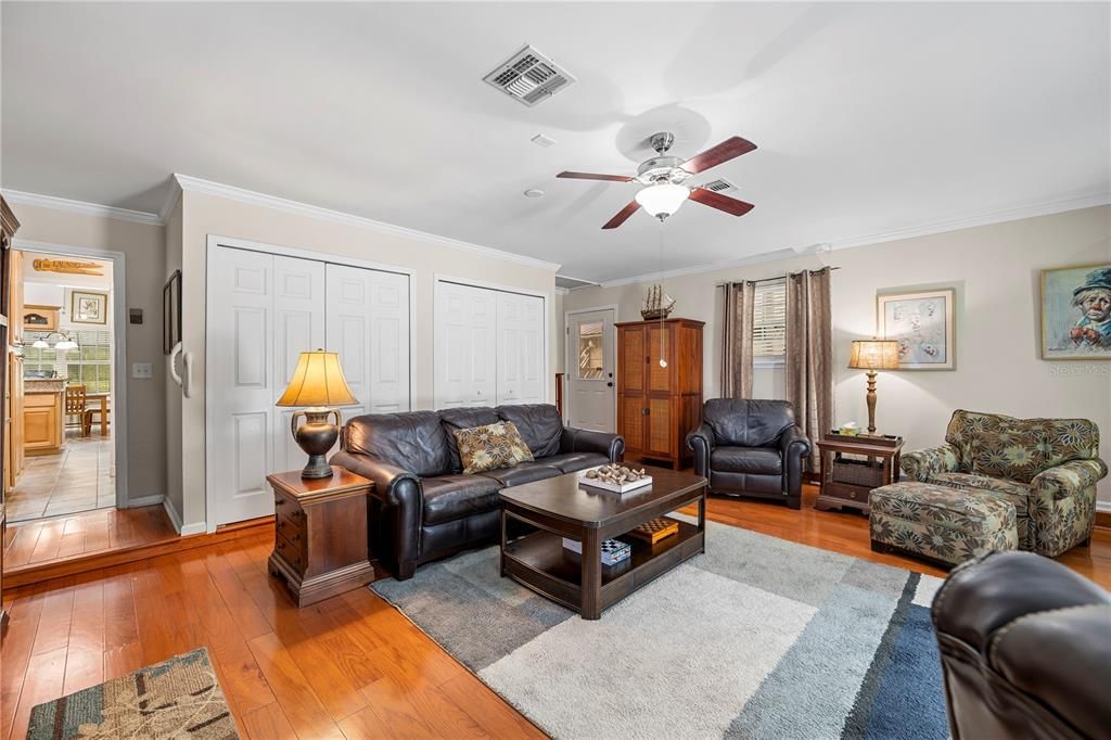For Sale: $699,900 (3 beds, 2 baths, 2865 Square Feet)