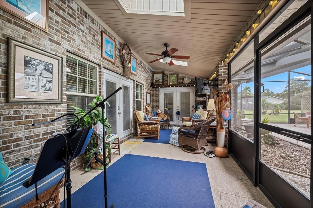 For Sale: $699,900 (3 beds, 2 baths, 2865 Square Feet)