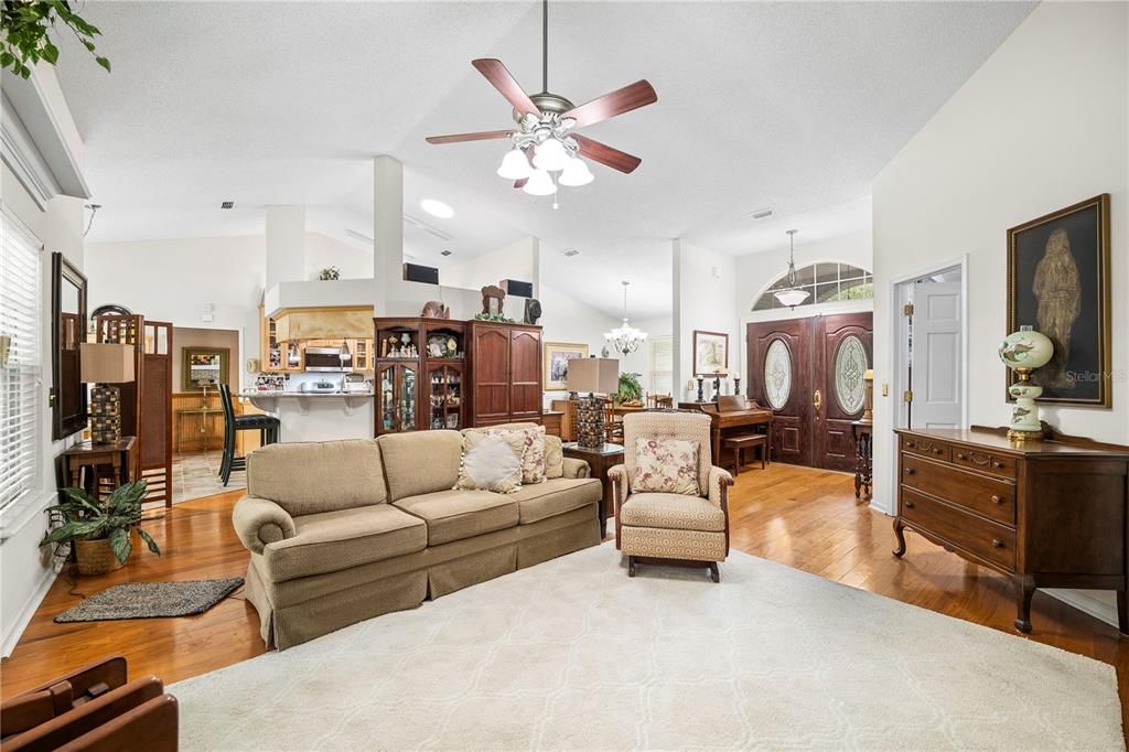For Sale: $699,900 (3 beds, 2 baths, 2865 Square Feet)