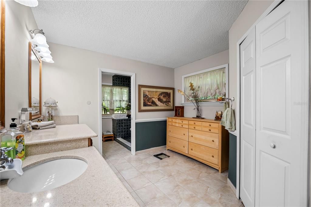 For Sale: $699,900 (3 beds, 2 baths, 2865 Square Feet)