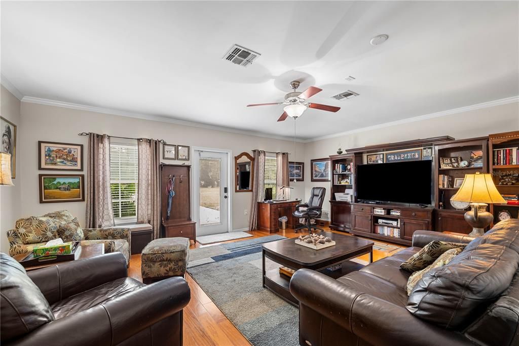 For Sale: $699,900 (3 beds, 2 baths, 2865 Square Feet)