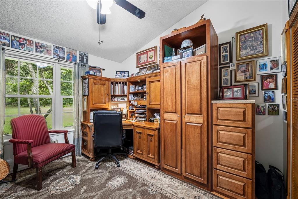For Sale: $699,900 (3 beds, 2 baths, 2865 Square Feet)