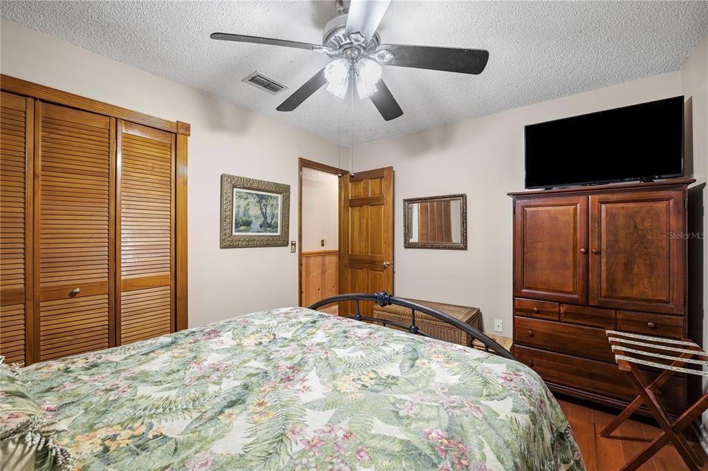 For Sale: $699,900 (3 beds, 2 baths, 2865 Square Feet)