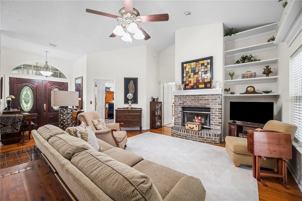 For Sale: $699,900 (3 beds, 2 baths, 2865 Square Feet)