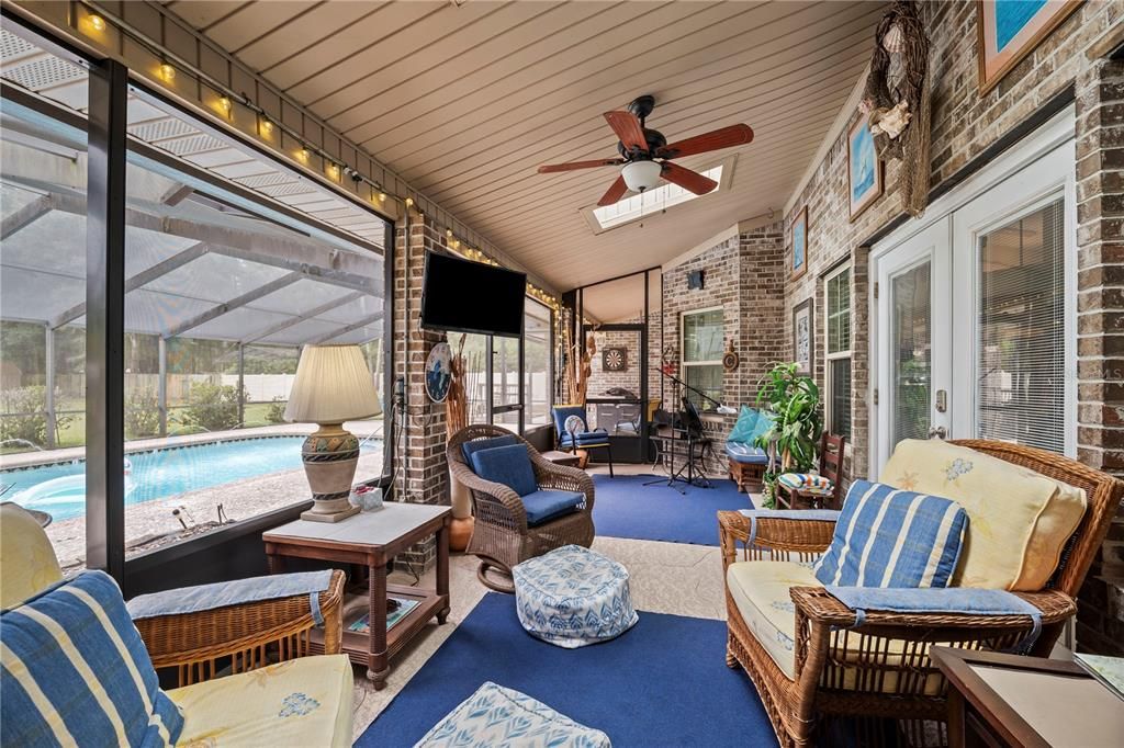 For Sale: $699,900 (3 beds, 2 baths, 2865 Square Feet)