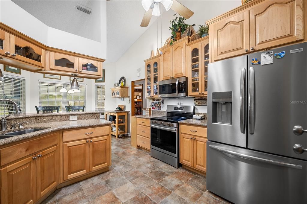 For Sale: $699,900 (3 beds, 2 baths, 2865 Square Feet)