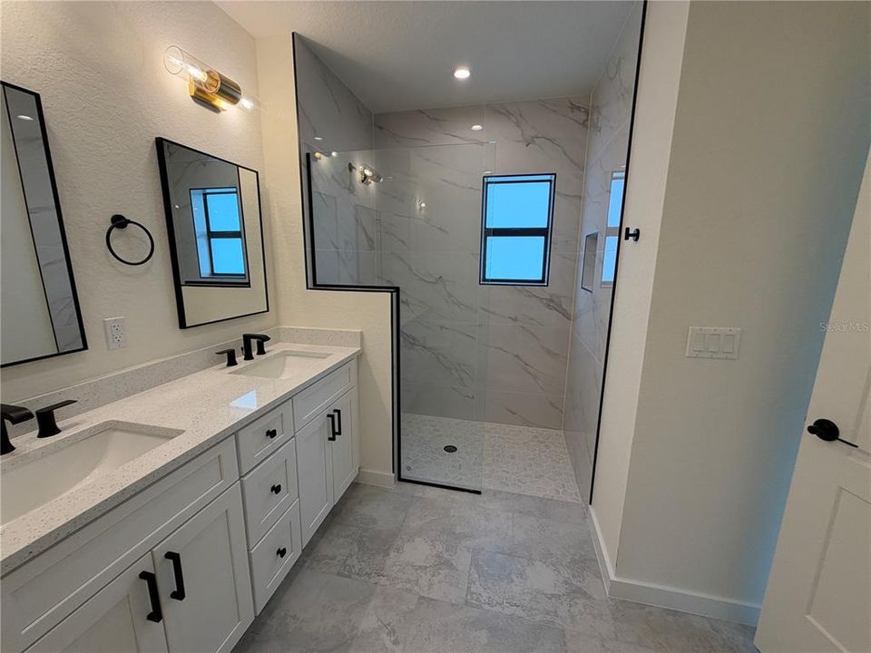 В аренду: $2,050 (3 спален, 2 ванн, 1706 Квадратных фут)