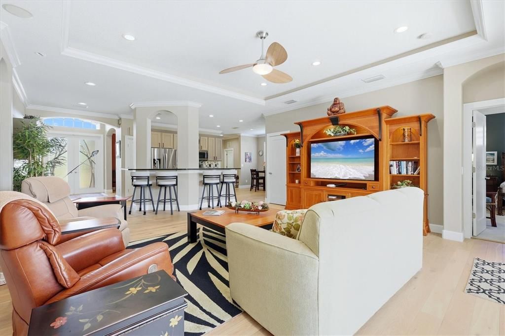 En Venta: $659,500 (3 camas, 2 baños, 2406 Pies cuadrados)