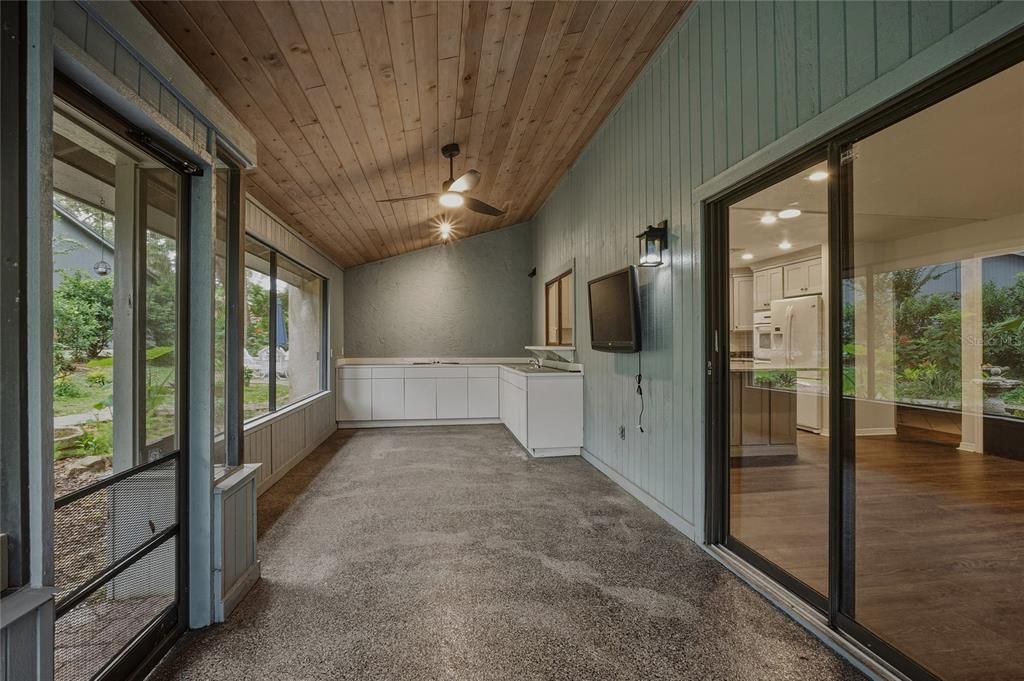 For Sale: $319,500 (4 beds, 3 baths, 2640 Square Feet)