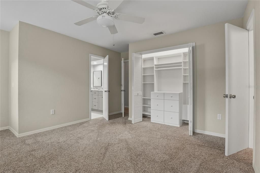 For Sale: $319,500 (4 beds, 3 baths, 2640 Square Feet)