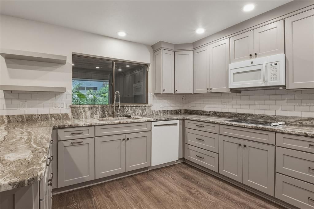 For Sale: $319,500 (4 beds, 3 baths, 2640 Square Feet)