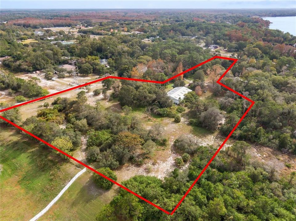 На продажу: $2,000,000 (8.88 acres)