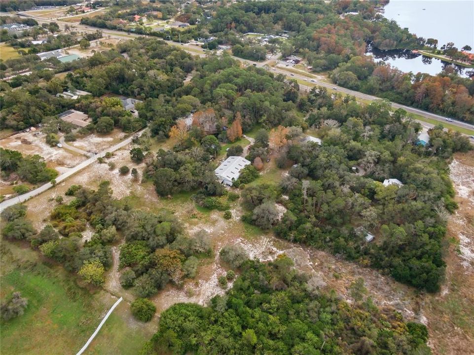 На продажу: $2,000,000 (8.88 acres)