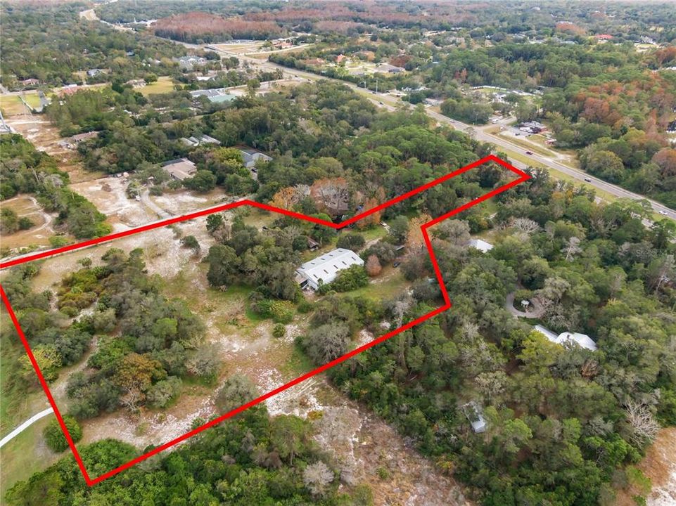 На продажу: $2,000,000 (8.88 acres)