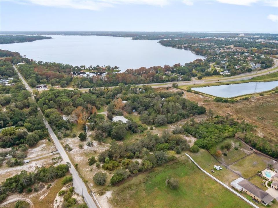 На продажу: $2,000,000 (8.88 acres)