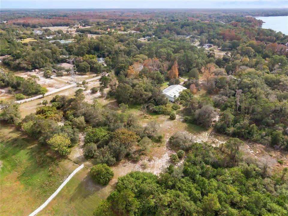 На продажу: $2,000,000 (8.88 acres)