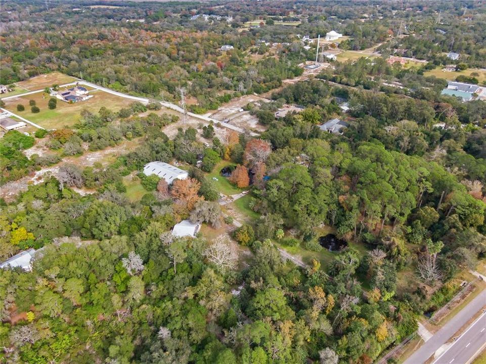 На продажу: $2,000,000 (8.88 acres)