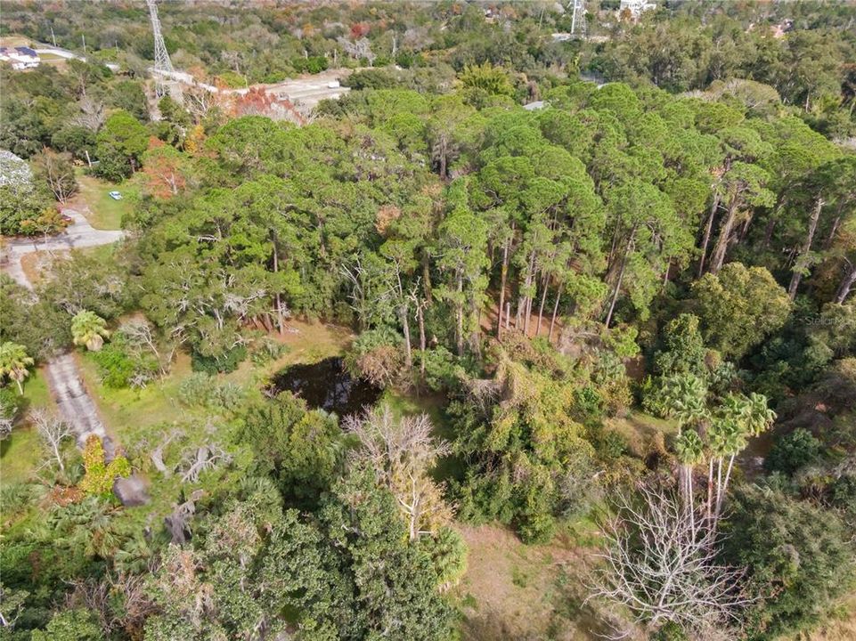 На продажу: $2,000,000 (8.88 acres)