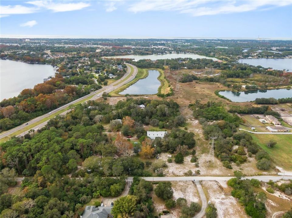 На продажу: $2,000,000 (8.88 acres)