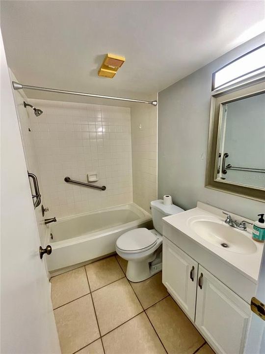 For Sale: $225,000 (2 beds, 2 baths, 880 Square Feet)