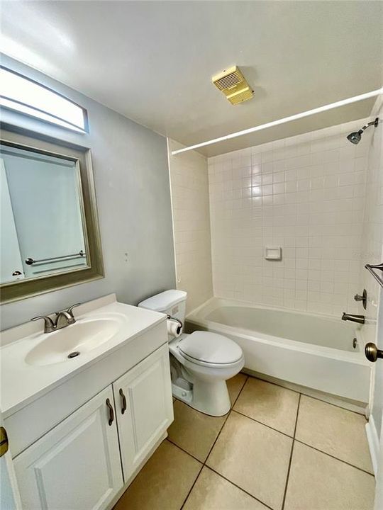 For Sale: $225,000 (2 beds, 2 baths, 880 Square Feet)