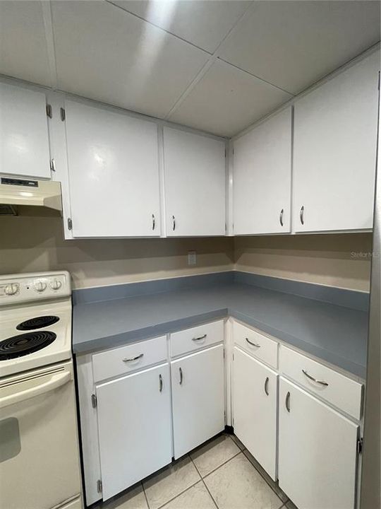 For Sale: $225,000 (2 beds, 2 baths, 880 Square Feet)