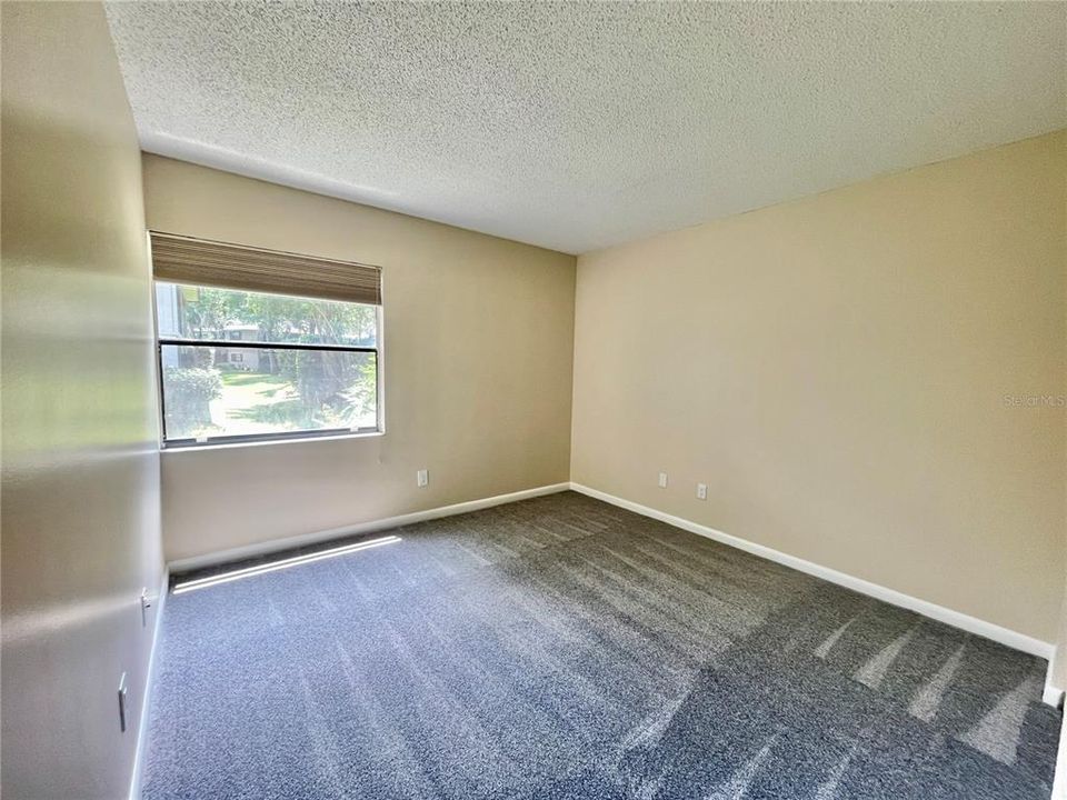 For Sale: $225,000 (2 beds, 2 baths, 880 Square Feet)