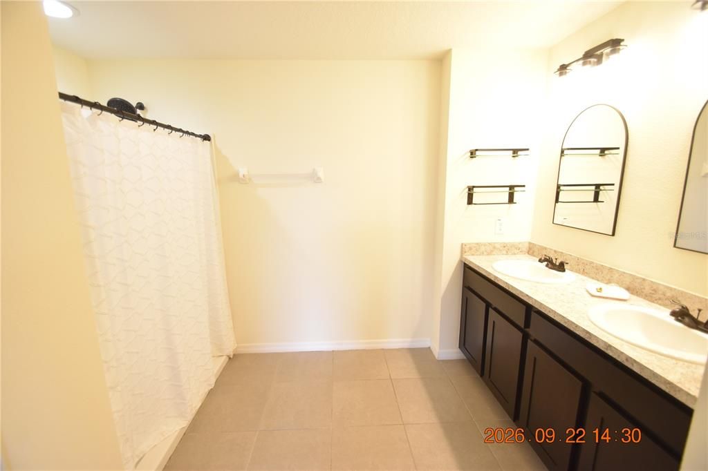For Rent: $2,950 (5 beds, 3 baths, 2447 Square Feet)