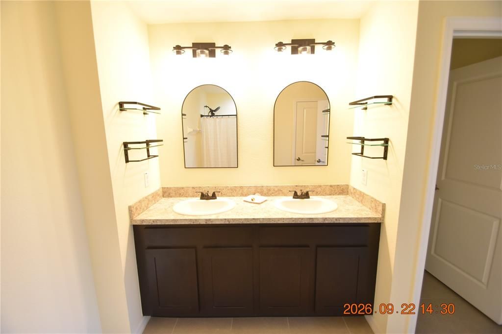 For Rent: $2,950 (5 beds, 3 baths, 2447 Square Feet)