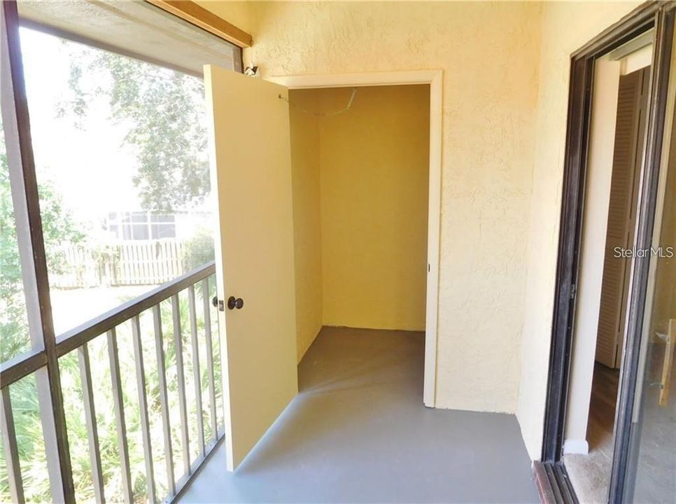 For Sale: $170,000 (1 beds, 1 baths, 667 Square Feet)