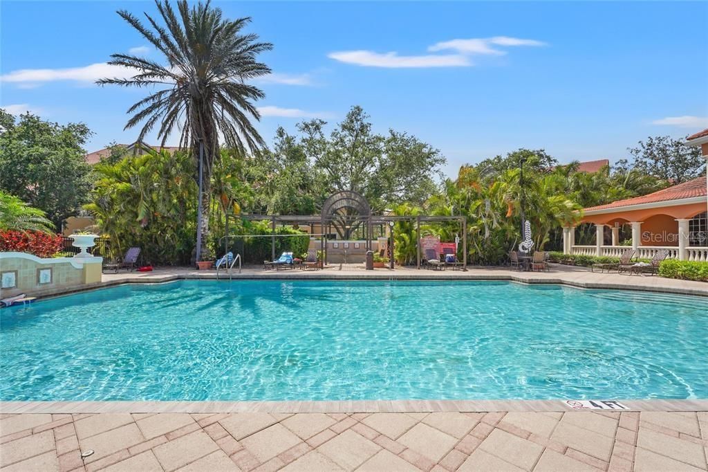 For Sale: $139,000 (1 beds, 1 baths, 661 Square Feet)