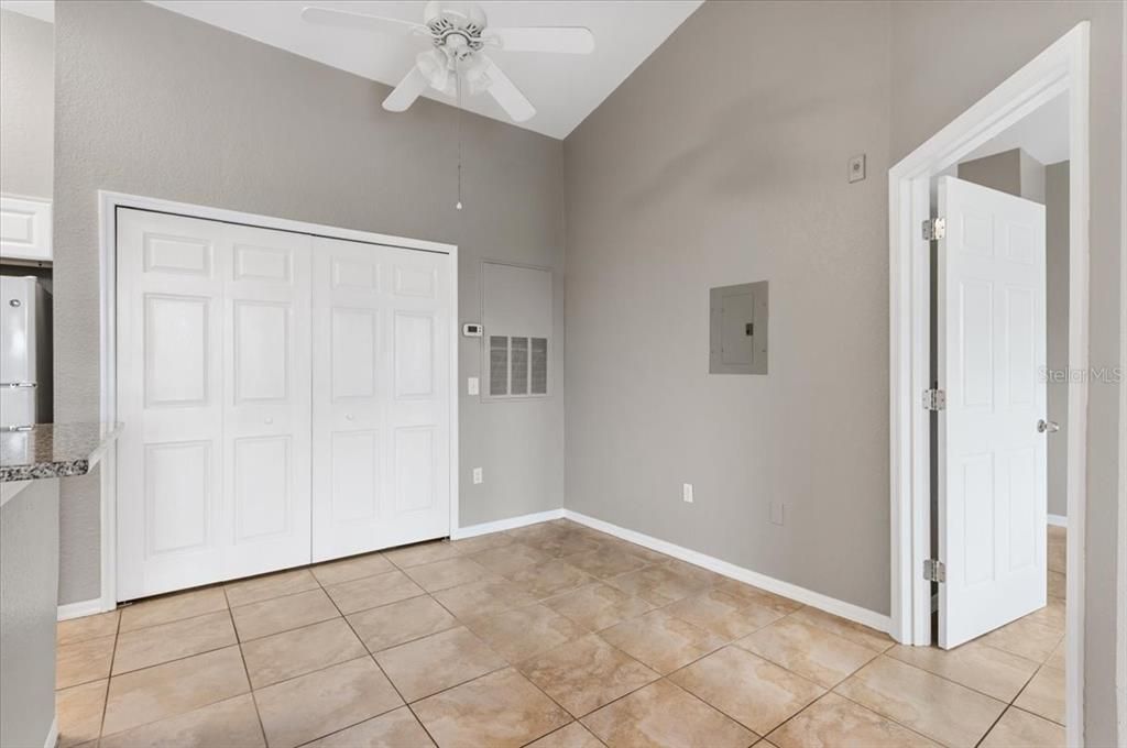 For Sale: $139,000 (1 beds, 1 baths, 661 Square Feet)