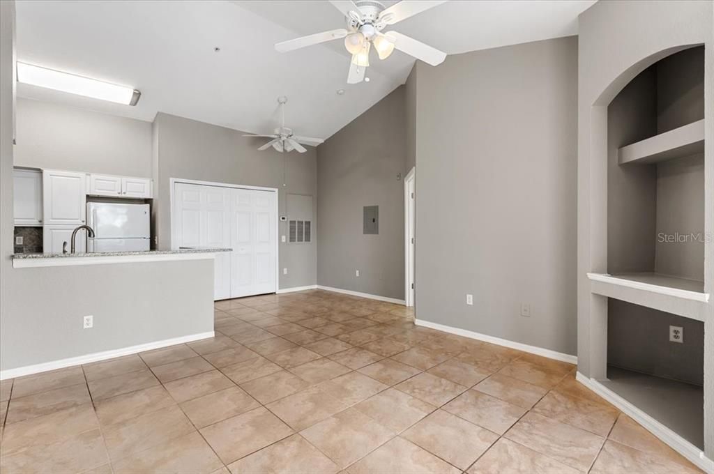 For Sale: $139,000 (1 beds, 1 baths, 661 Square Feet)