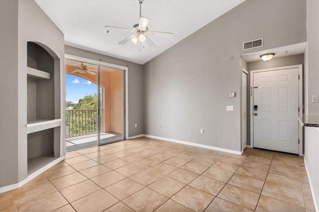 For Sale: $139,000 (1 beds, 1 baths, 661 Square Feet)