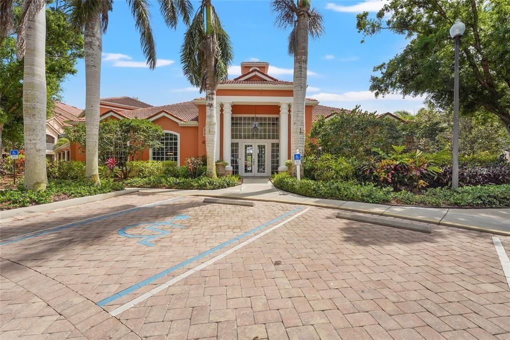 For Sale: $139,000 (1 beds, 1 baths, 661 Square Feet)