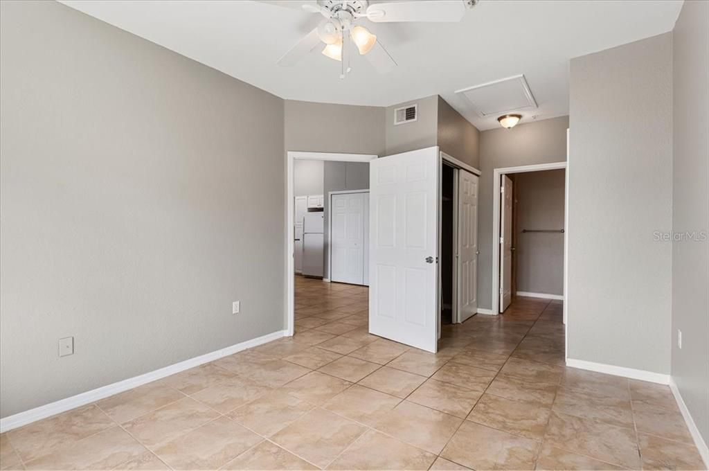 For Sale: $139,000 (1 beds, 1 baths, 661 Square Feet)