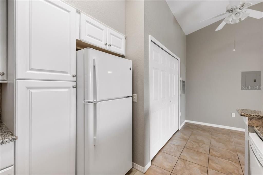 For Sale: $139,000 (1 beds, 1 baths, 661 Square Feet)