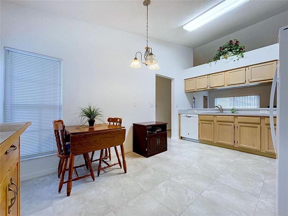 На продажу: $299,000 (3 спален, 2 ванн, 1386 Квадратных фут)