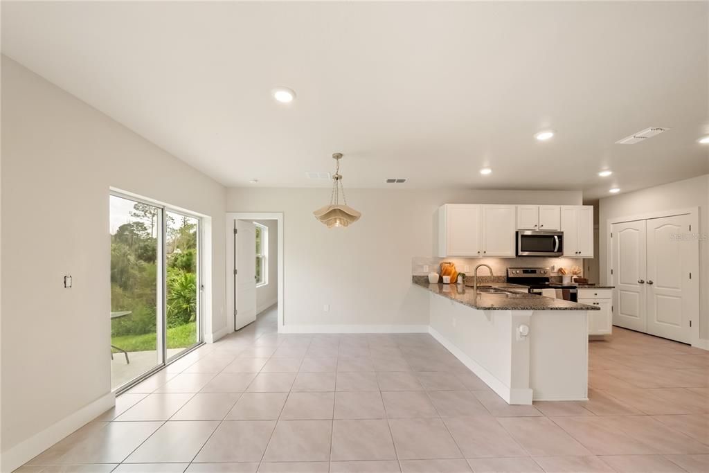 For Sale: $334,900 (3 beds, 2 baths, 1422 Square Feet)