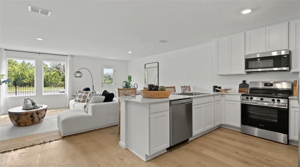 For Rent: $1,900 (3 beds, 2 baths, 1378 Square Feet)