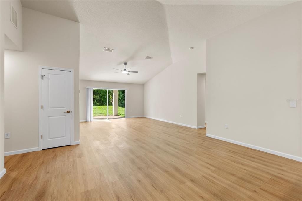 На продажу: $499,900 (3 спален, 2 ванн, 1500 Квадратных фут)
