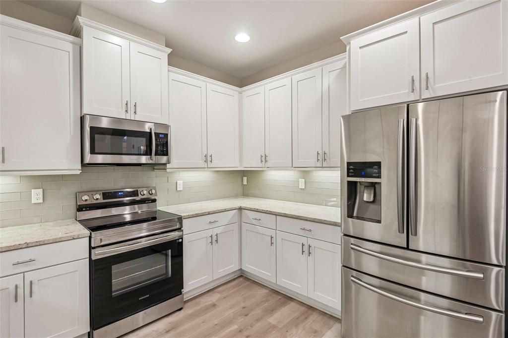 For Sale: $289,900 (2 beds, 2 baths, 1493 Square Feet)