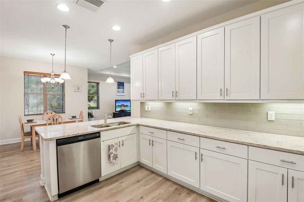 For Sale: $289,900 (2 beds, 2 baths, 1493 Square Feet)