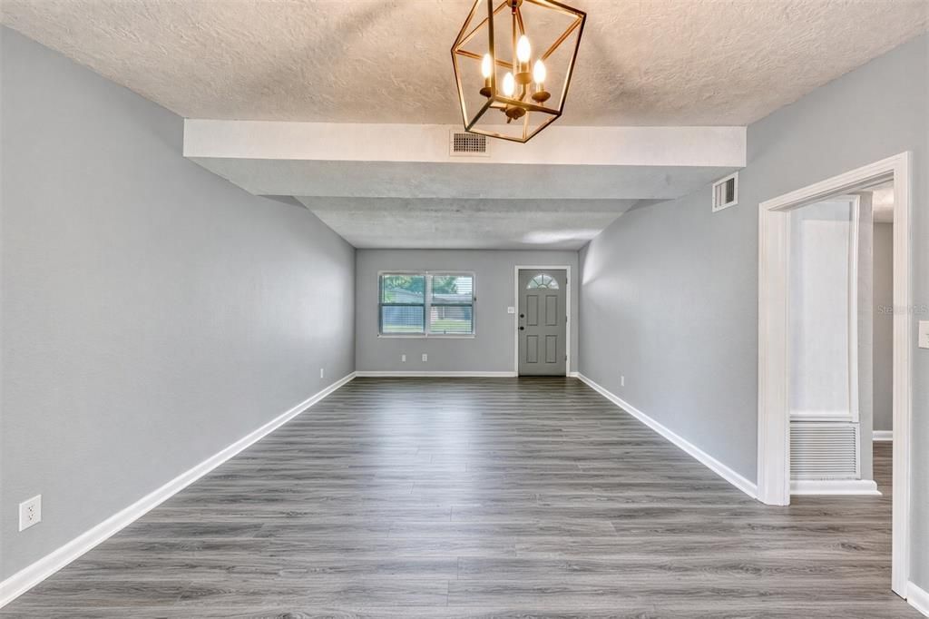 For Sale: $375,000 (3 beds, 2 baths, 1533 Square Feet)