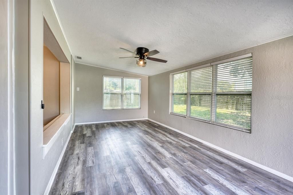 For Sale: $375,000 (3 beds, 2 baths, 1533 Square Feet)