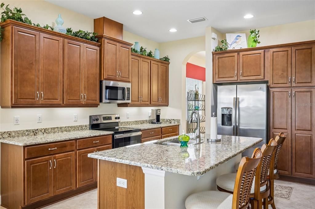 For Sale: $389,900 (2 beds, 2 baths, 1861 Square Feet)