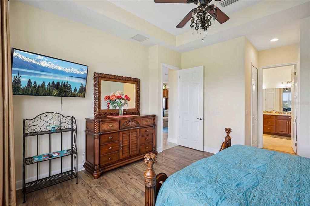 For Sale: $389,900 (2 beds, 2 baths, 1861 Square Feet)
