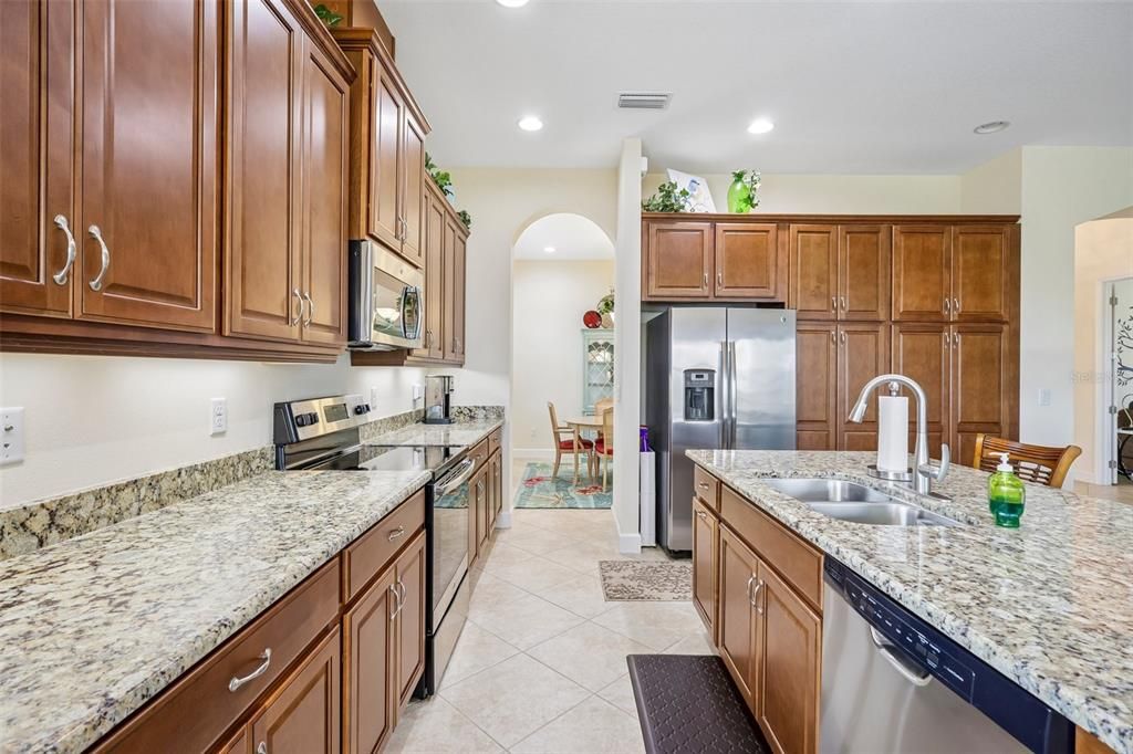For Sale: $389,900 (2 beds, 2 baths, 1861 Square Feet)