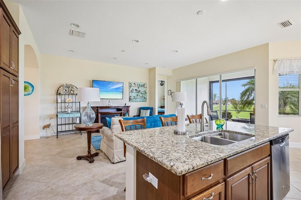 For Sale: $389,900 (2 beds, 2 baths, 1861 Square Feet)